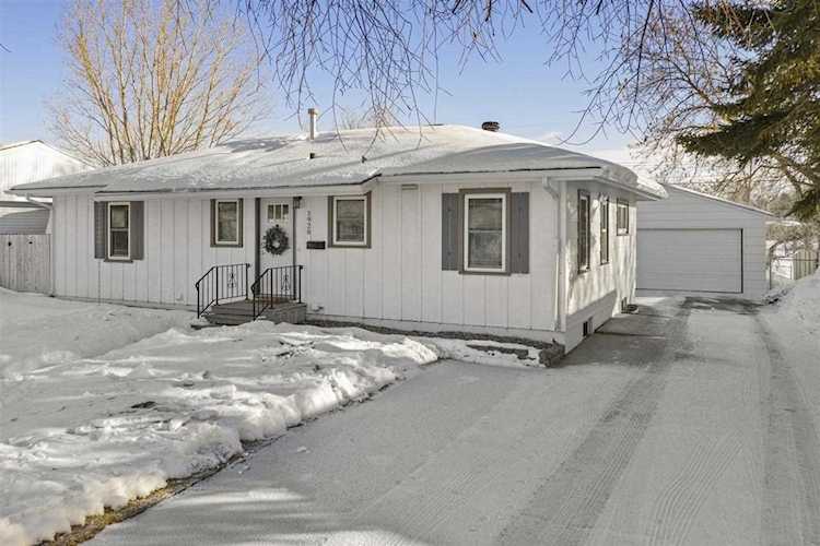 1928 NW 6th St Minot, ND 58703 | MLS 230135 Photo 1