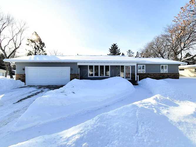 2402 W Country Club S Dr S Fargo, ND 58103 | MLS 23-322 Photo 1