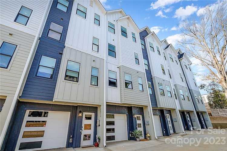 2015 Hamorton Place Charlotte, NC 28205