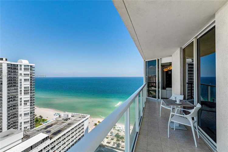16699 Collins Ave -Corner Unit #2407 Sunny Isles Beach, FL 33160