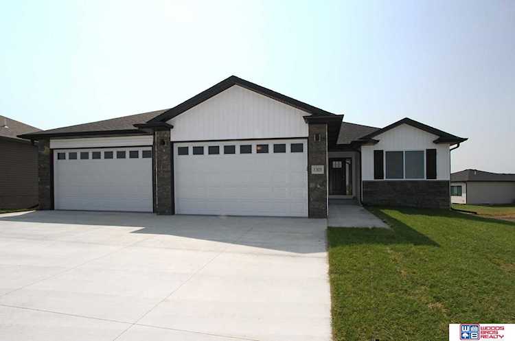 1305 E 9th St Hickman, NE 68372