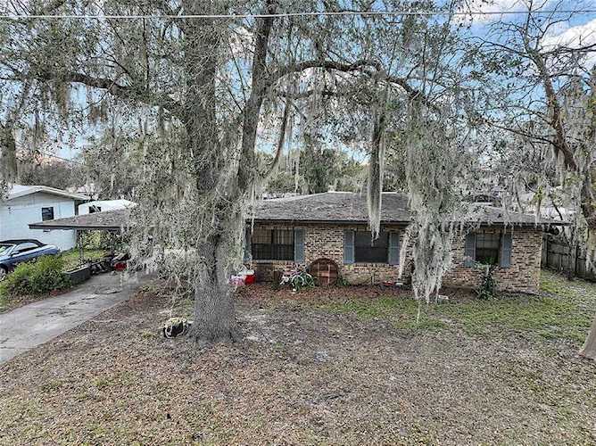 911 Oak Dr Leesburg, FL 34748
