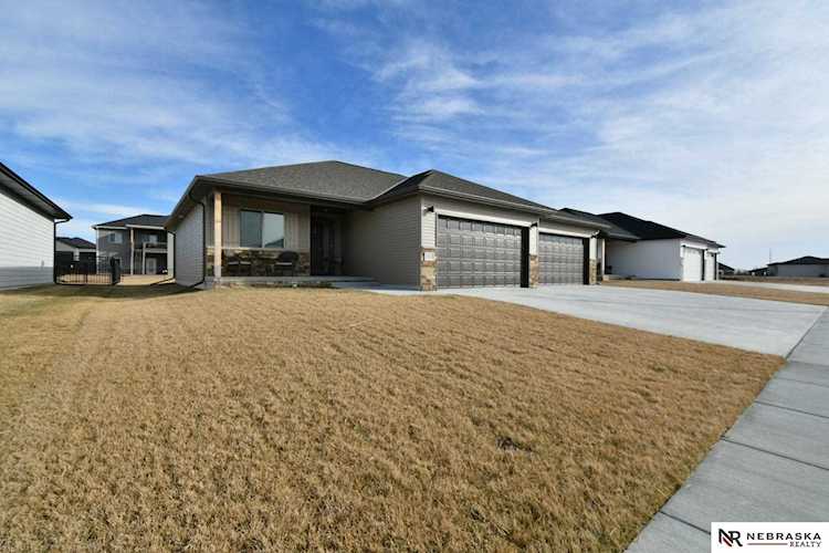 1012 Terrace View Dr Hickman, NE 68372