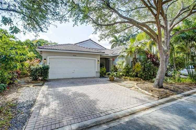 4841 SW 34th Ter Hollywood, FL 33312