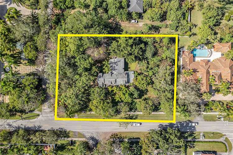 6680 SW 67th Ave South Miami, FL 33143