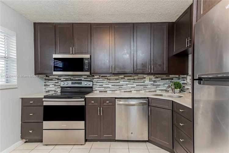 1751 NW 75th Ave #309 Plantation, FL 33313