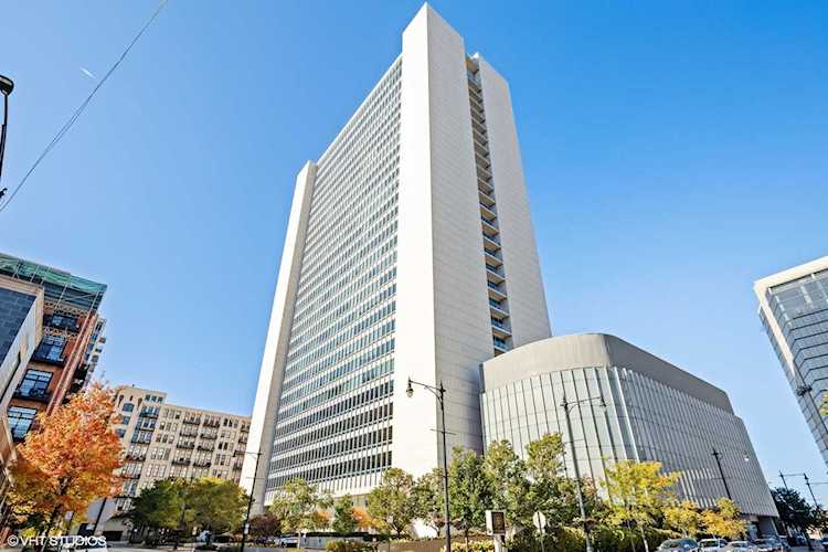 500 W Superior St #1807 Chicago, IL 60654