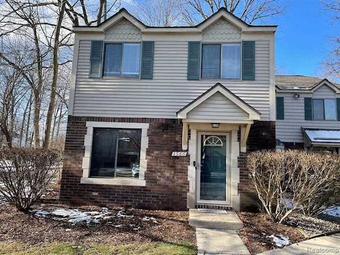 1566 Streamwood Rochester Hills, MI 48309