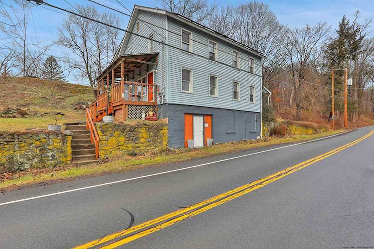 1041 Creek Locks Rosendale, NY 12472