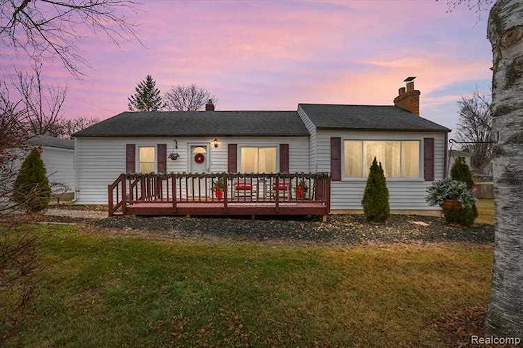 3530 Woodcrest Rochester Hills, MI 48309