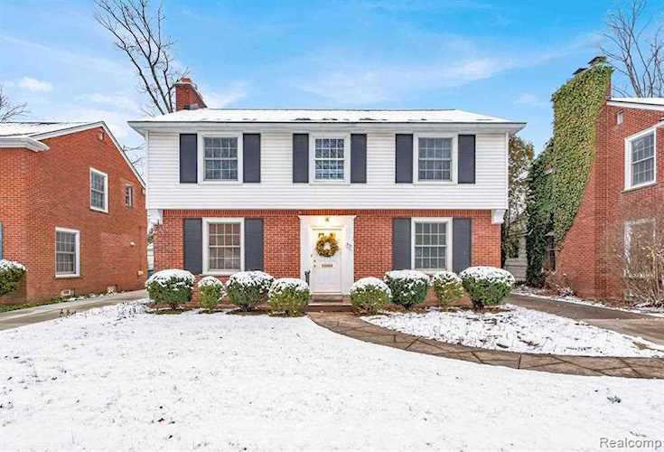 577 Kimberly Birmingham, MI 48009