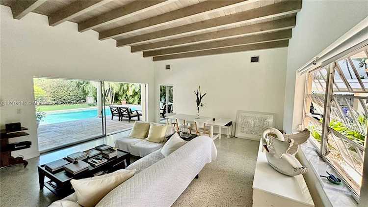 561 Harbor Dr Key Biscayne, FL 33149