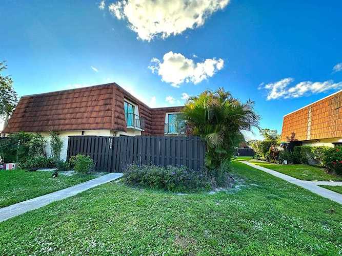 2185 White Pine Circle #B Green Acres, FL 33415