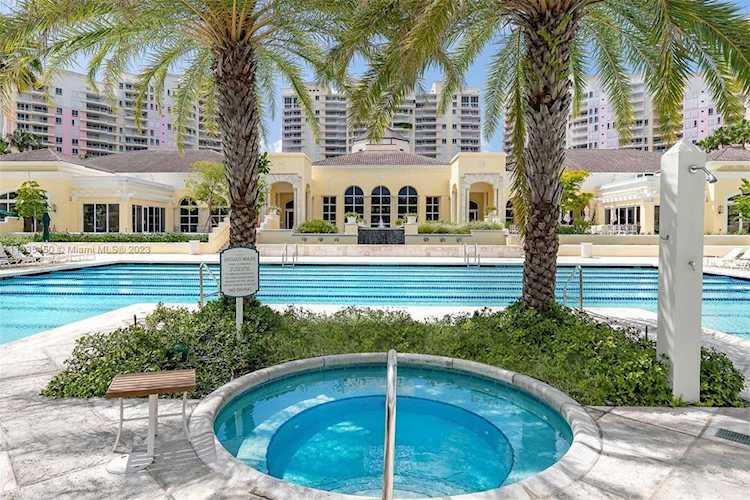 747 Crandon Blvd #409 Key Biscayne, FL 33149