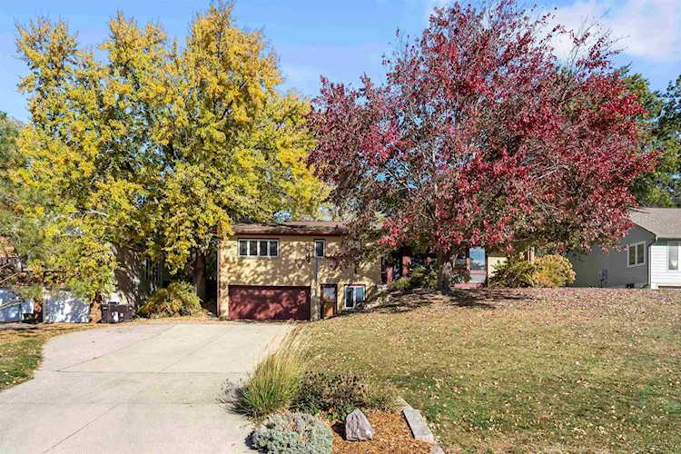 913 Columbia Dr Cedar Falls IA 50613 | home for sale | MLS#:20224950 Photo 1