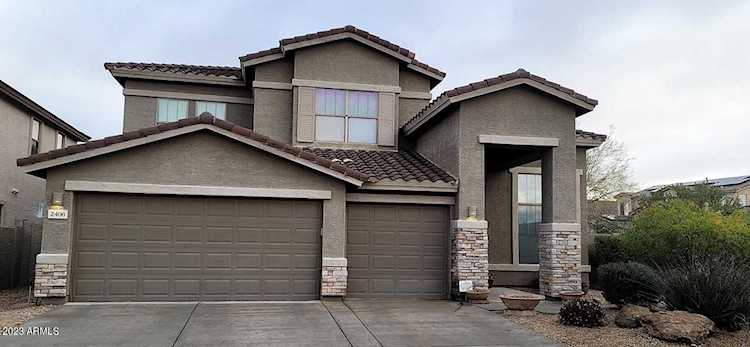 2406 W Red Range Way Phoenix, AZ 85085