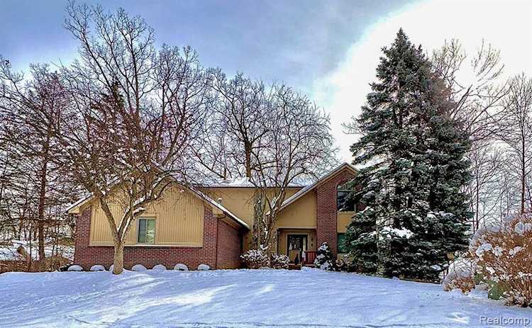 7417 N Pepper Creek West Bloomfield Twp, MI 48322 | MLS 20230006950 Photo 1