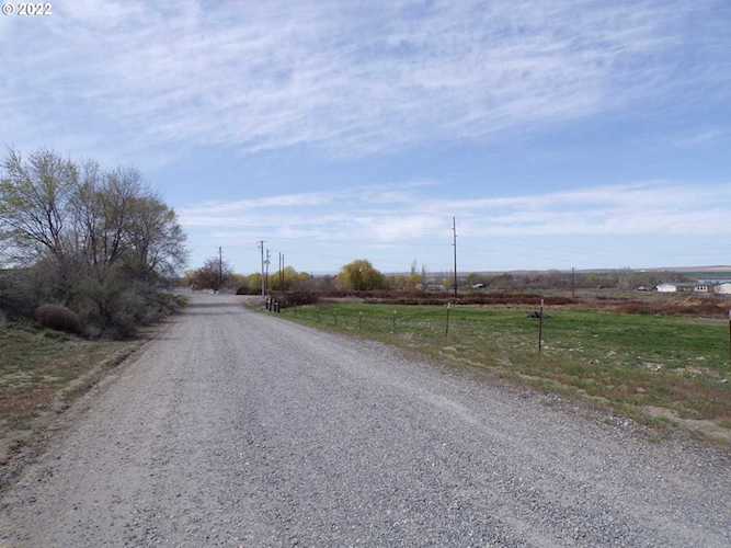 27000 Riley LN Umatilla, OR 97882
