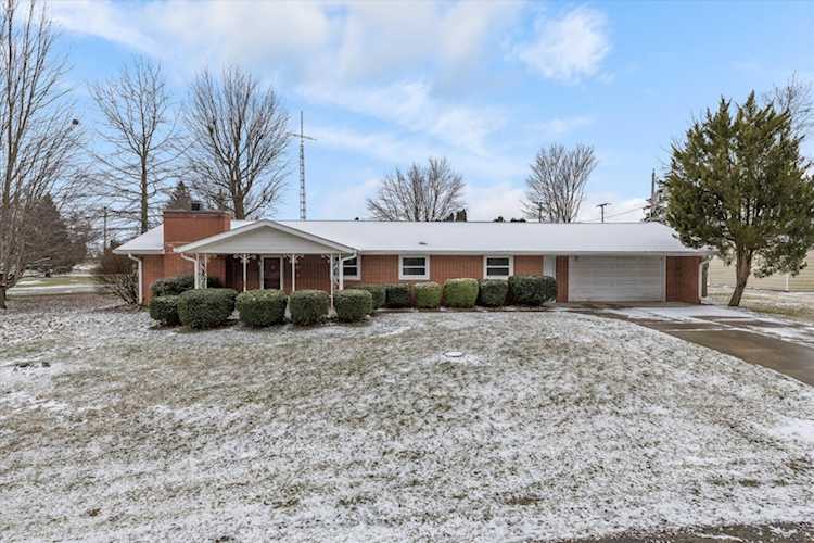 8883 W Hilltop Ln Elwood, IN 46036 | MLS 21903606 Photo 1