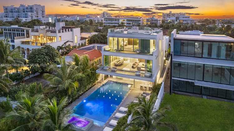 7833 Atlantic Way Miami Beach, FL 33141