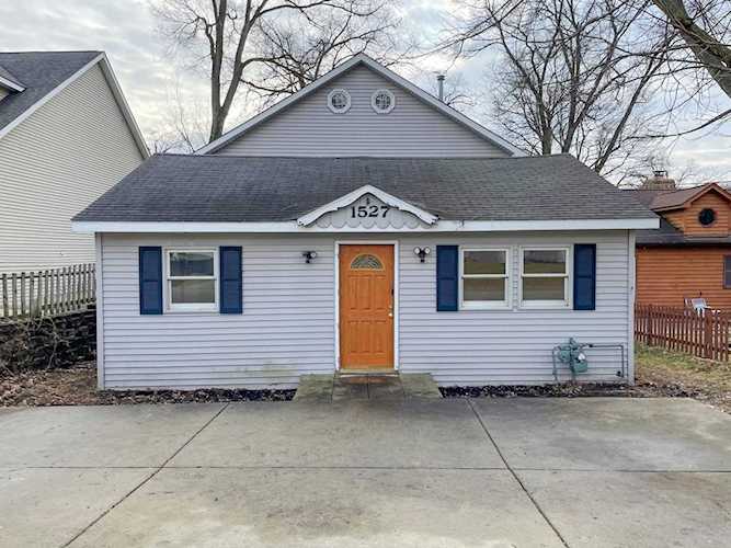 1527 N Harrison St Algonquin, IL 60102