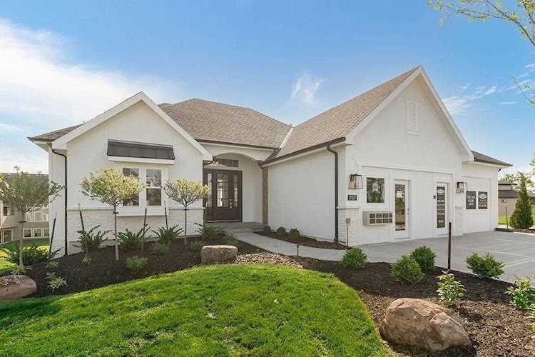 2453 W 175th Place Overland Park, KS 66085