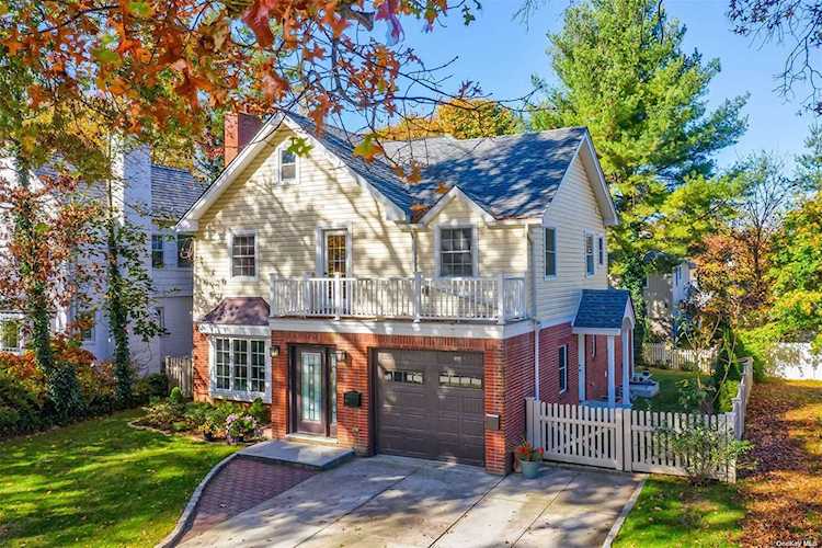 121 Park Avenue Manhasset, NY 11030