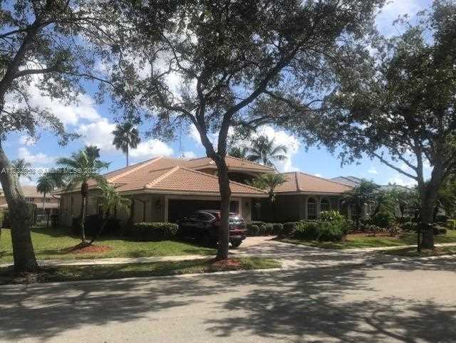 3851 Oak Ridge Cir Weston, FL 33331