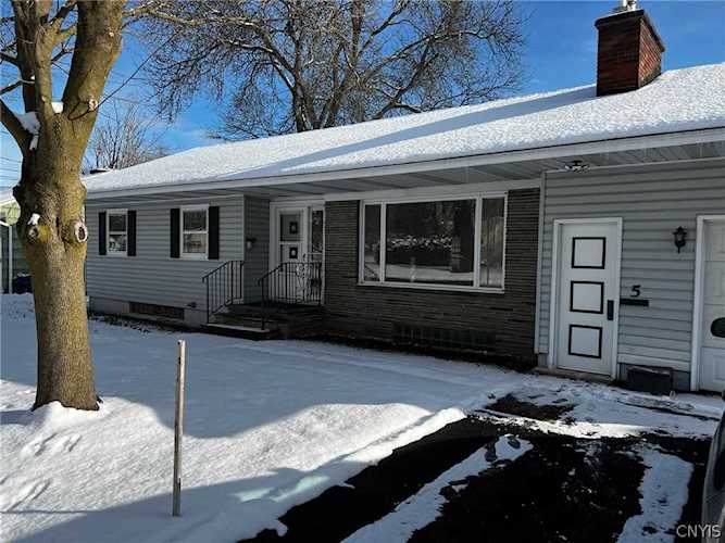 5 Bellewood Circle Cicero, NY 13212