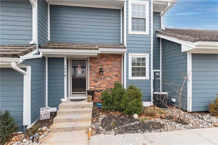 166 NE Bayview Dr Lee's Summit, MO 64064 | MLS 2419648 Photo 1