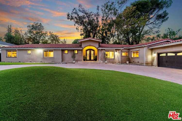 5037 Corbin Ave Tarzana, CA 91356