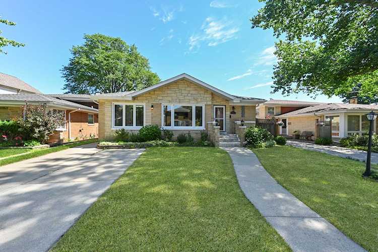 6745 N Dowagiac Ave Chicago, IL 60646