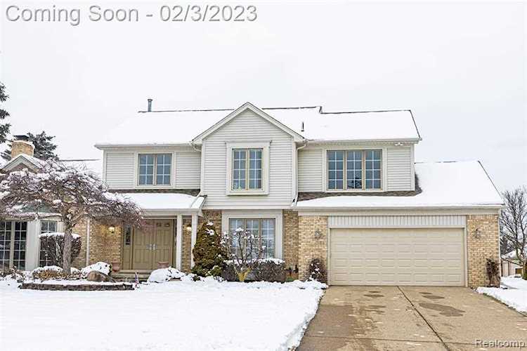 20408 Ellen Dr Livonia, MI 48152 home for sale, MLS#20230007336 | Dwellings Michigan Real Estate Photo 1