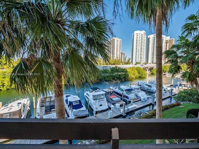 3500 Mystic Pointe Dr #404 Aventura, FL 33180