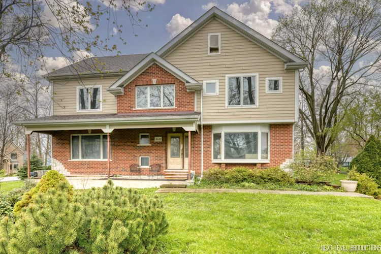 28W012 Galusha Ave Warrenville, IL 60555 | MLS 11710720 Photo 1
