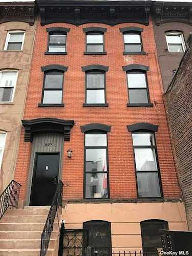 923 Bedford Avenue Bedford-Stuyvesant, NY 11205