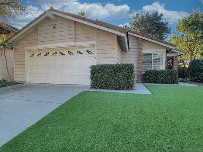 10417 Pine Grove St Spring Valley, CA 91978