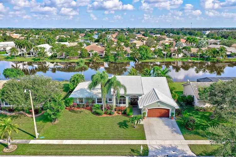 311 NW 193rd Ave Pembroke Pines, FL 33029