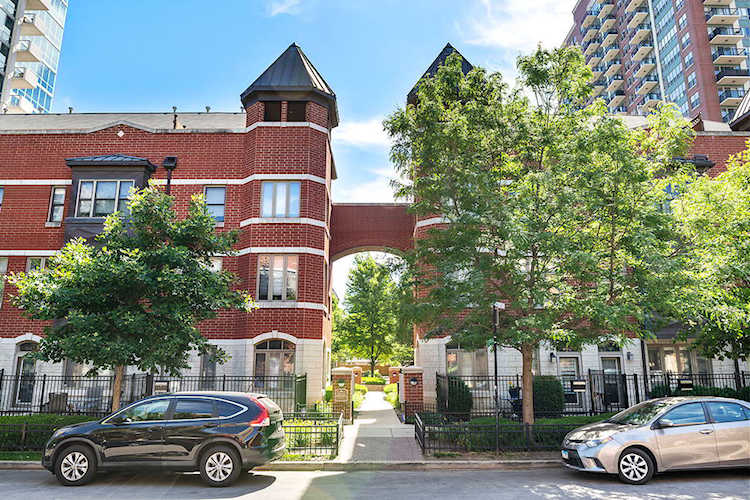323 E 17th St Chicago, IL 60616