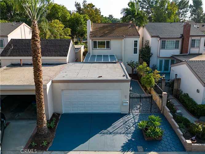 56 Willow Tree Ln Irvine, CA 92612