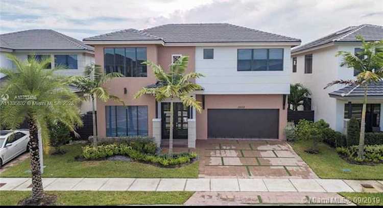 15533 NW 88th Ave Miami Lakes, FL 33018