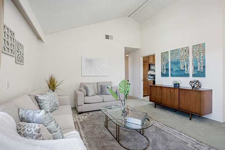 17451 Plaza Dolores San Diego, CA 92128