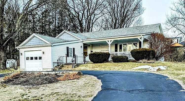Spencer, 4 Lake Whittemore Dr, MA, home for sale, MLS#:73074798 Photo 1