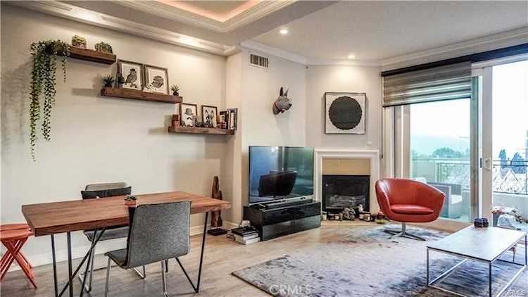 600 E Magnolia Blvd #303 Burbank, CA 91501 | MLS AR23016382 Photo 1