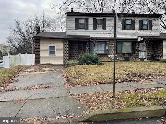 201 Gingko Ln Chester, PA 19013