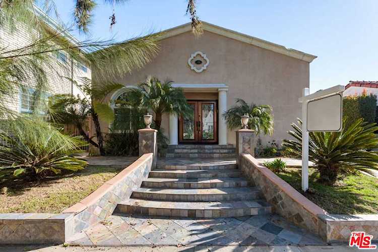 138 N Almont Dr West Hollywood, CA 90048