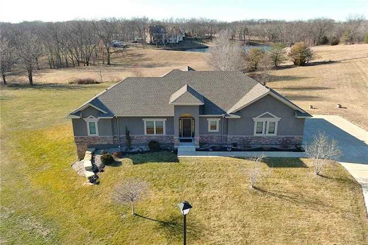 11552 Parkview Ave Kansas City, KS 66109 | MLS 2418199 Photo 1
