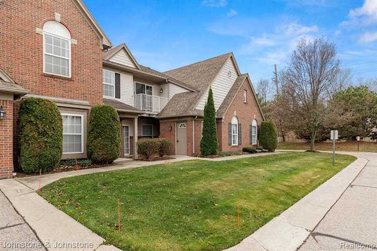 20630 Dunham Clinton Township, MI 48038
