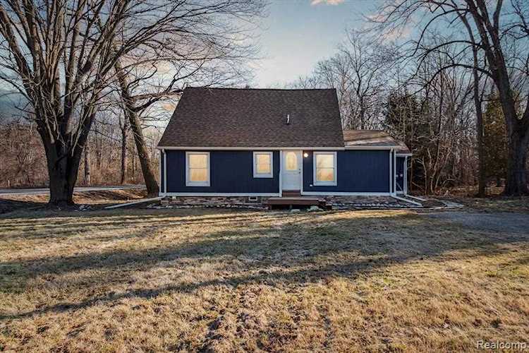 517 W Romeo Oakland, MI 48363