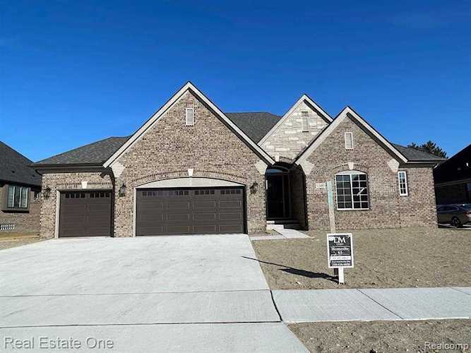 13485 Valencia Shelby Twp, MI 48315